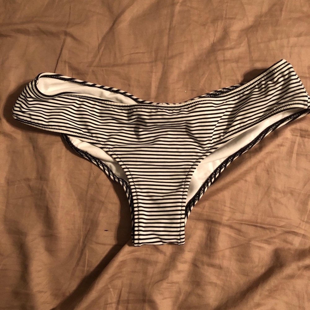 Victoria’s Secret Cheeky Cut Swim Bottom